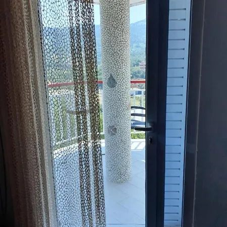 Tiny Apt * Vlorë