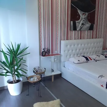 Tiny Apt Apart-hotel