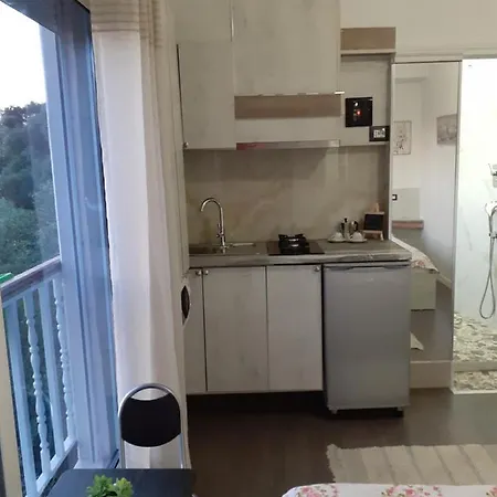Tiny Apt * Vlorë